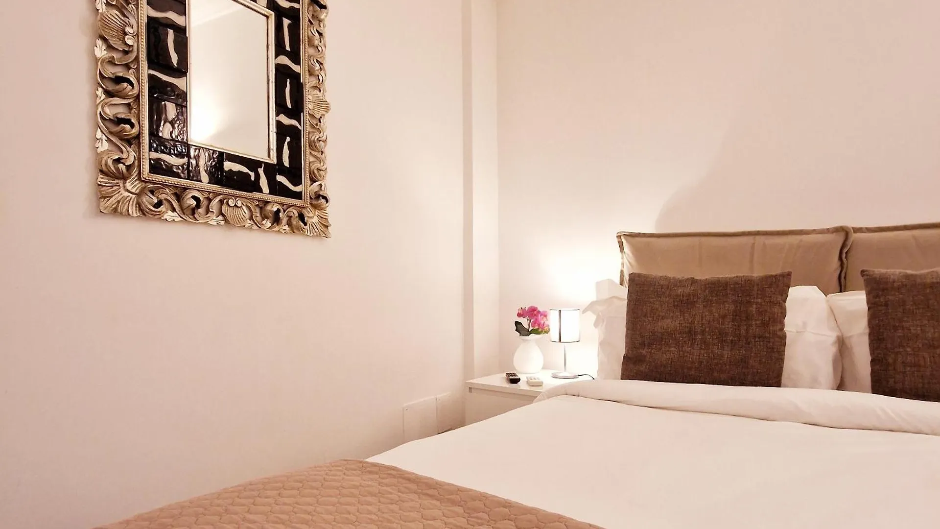 Donna Rosa - Main Avenue Villa Taormina Italy