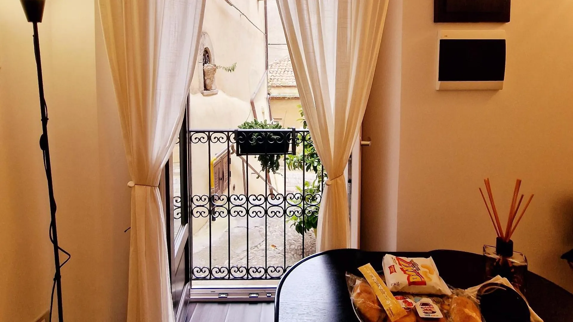 Donna Rosa - Main Avenue Villa Taormina Italy